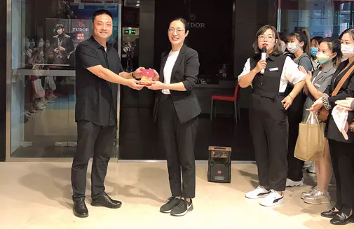 踐行“五好”理念，家樂園集團(tuán)開展中秋節(jié)慰問先進(jìn)工作者活動(dòng)