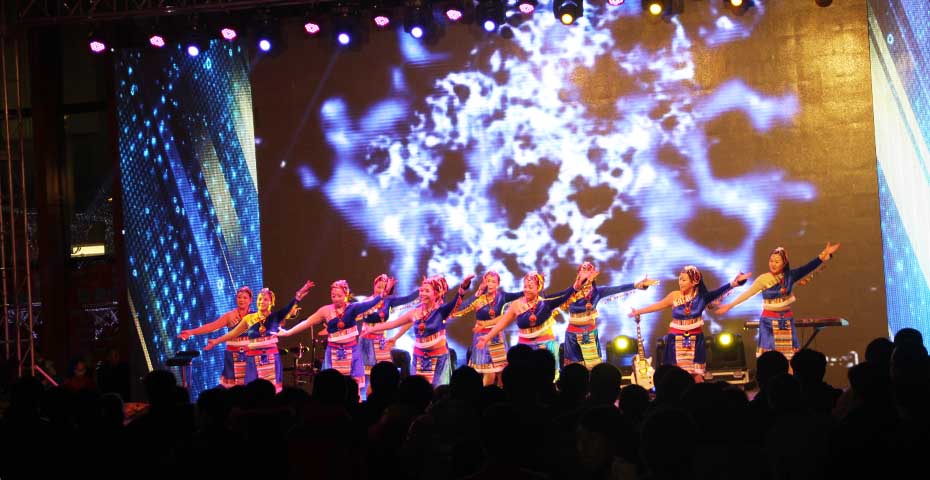 馬力全開(kāi)，2014年跨年的鐘聲在這里敲響，家樂(lè)園和你一起實(shí)現(xiàn)新年愿望！